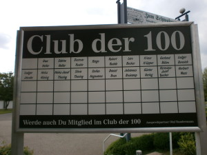 Tafel vom Club der 100 im Volksbank Stadion